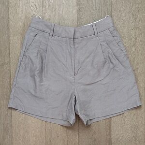 EUC Aritzia effortless short mid-thigh cruiselinen size 6 ashen grey
